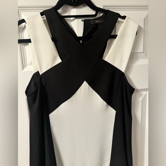 BCBG  Sheli color blocked halter top - Picture 5 of 8